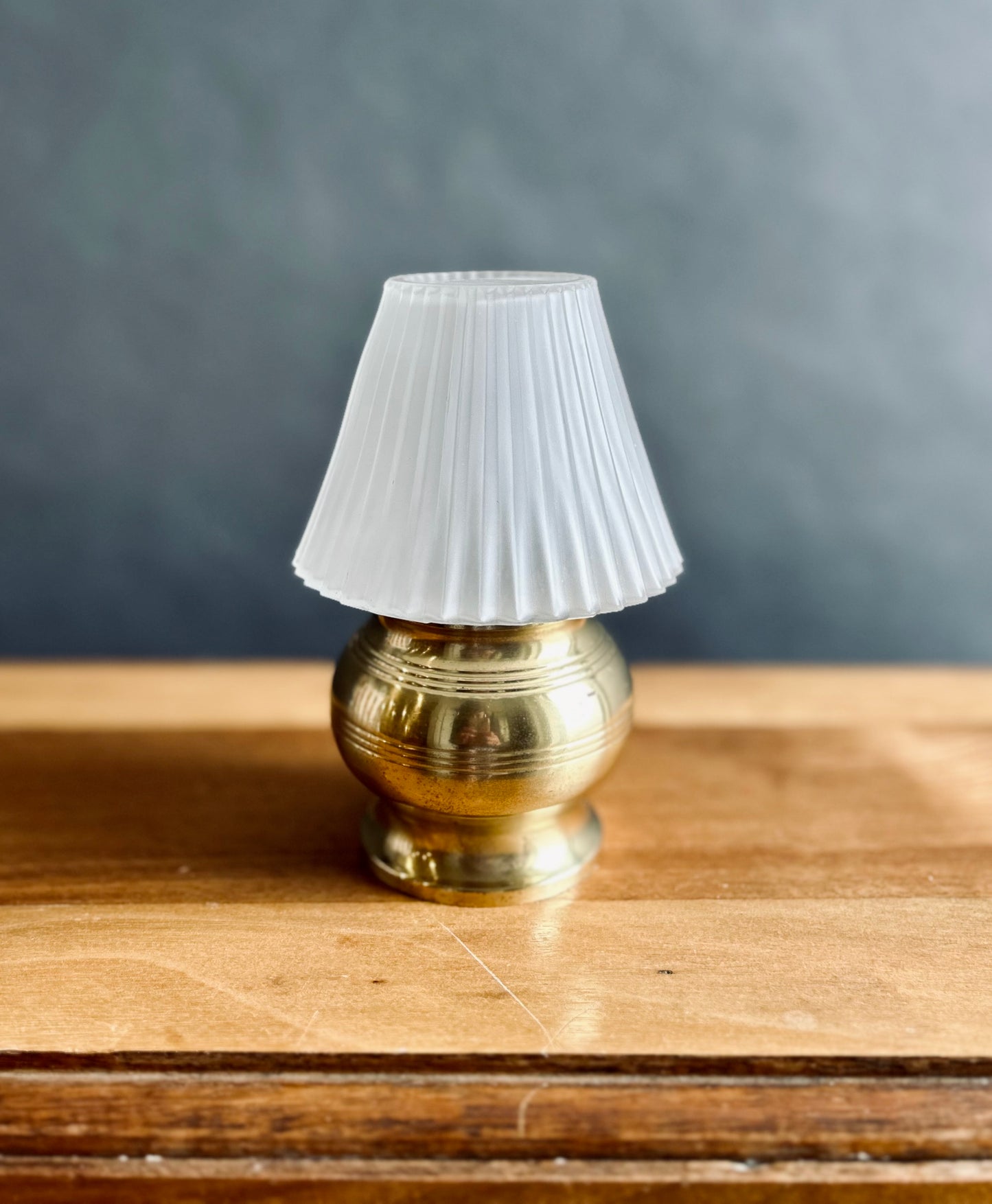 Mini brass table light