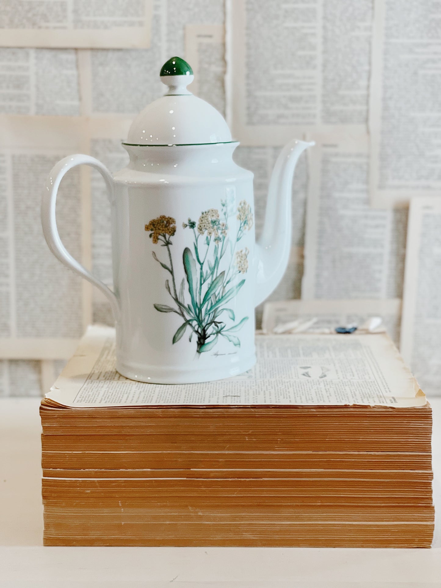Vintage Tea Pot // Seltmann Weiden // German // Flora