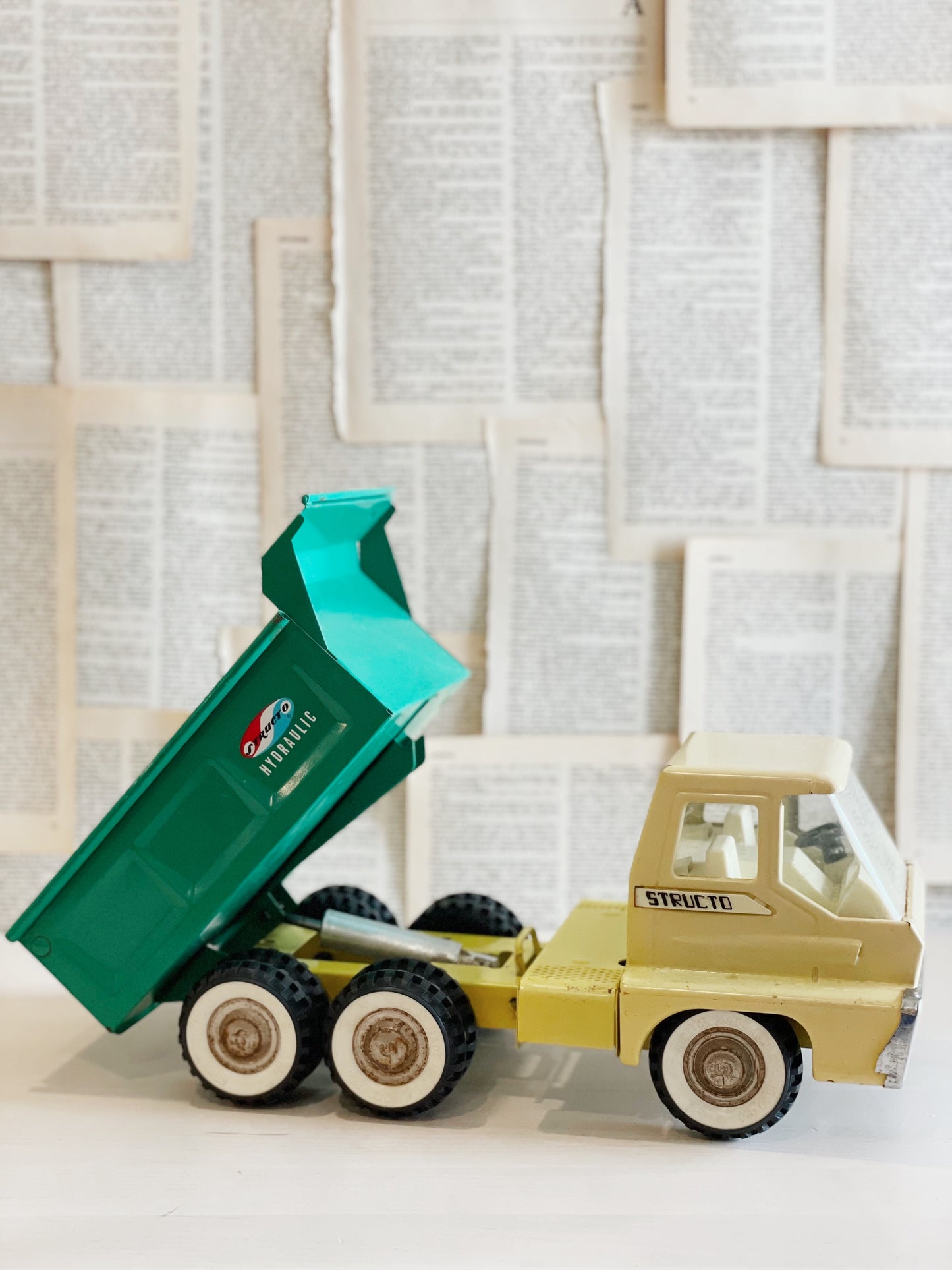 Vintage Structo Dump Druck