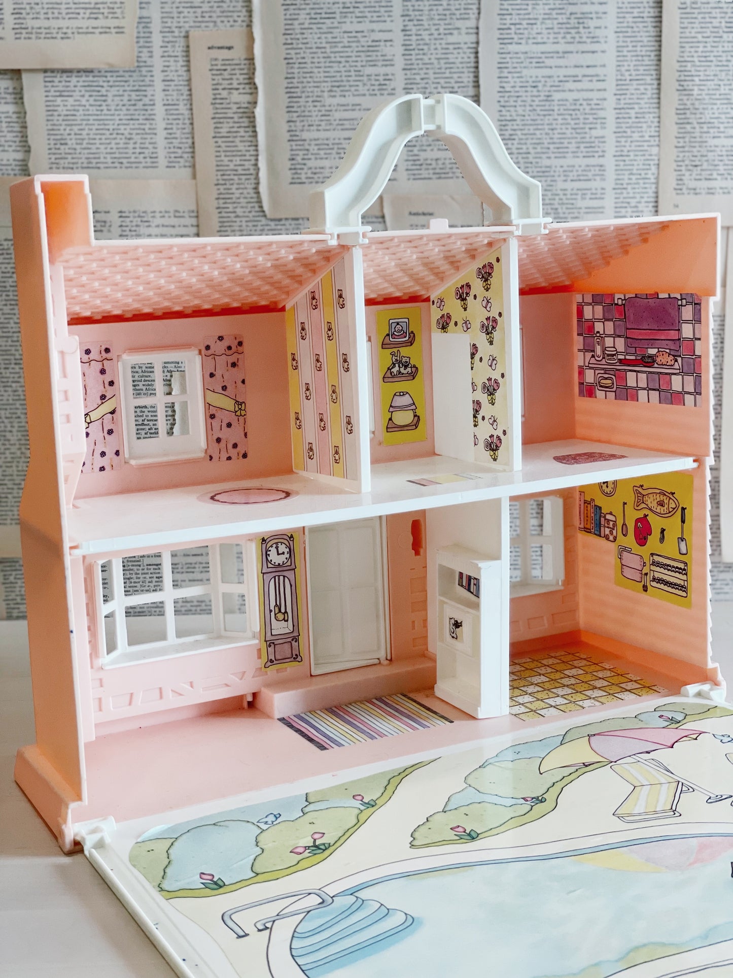 Vintage Doll House - Pink - 1970s