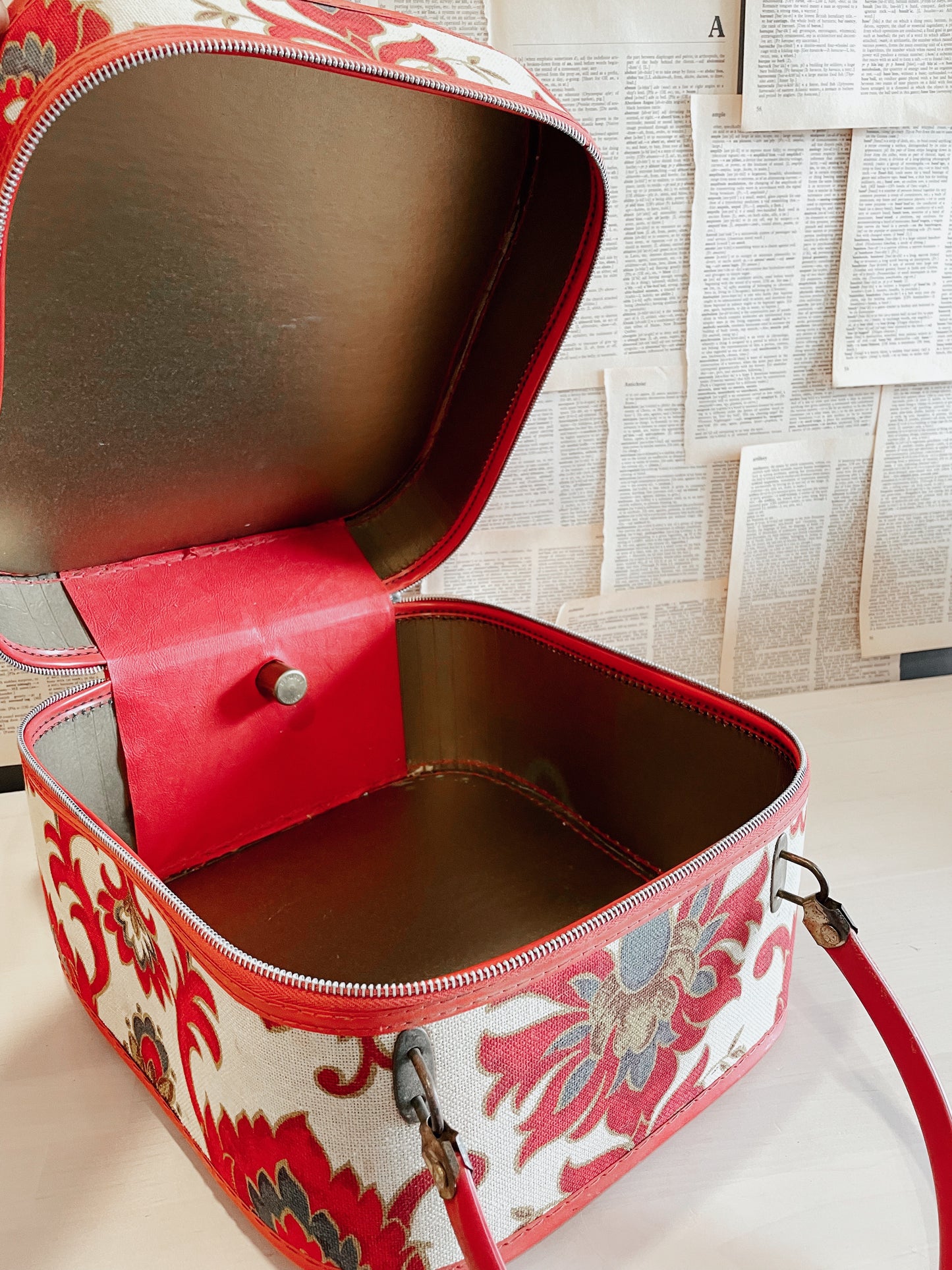 Vintage Carpet Bag // Luggage
