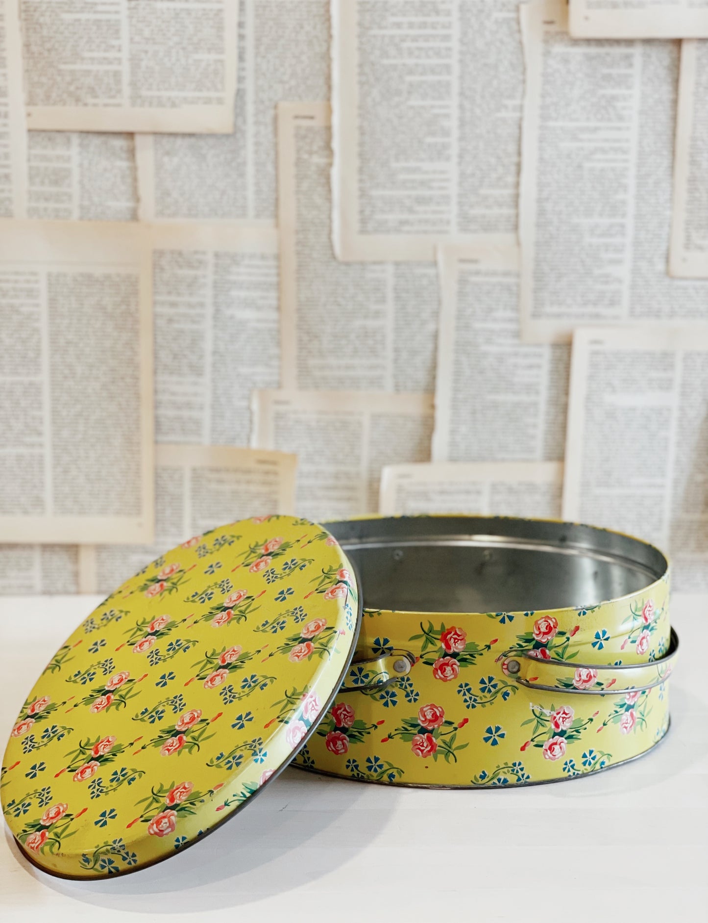 Vintage Tin Lunch Pale / Basket