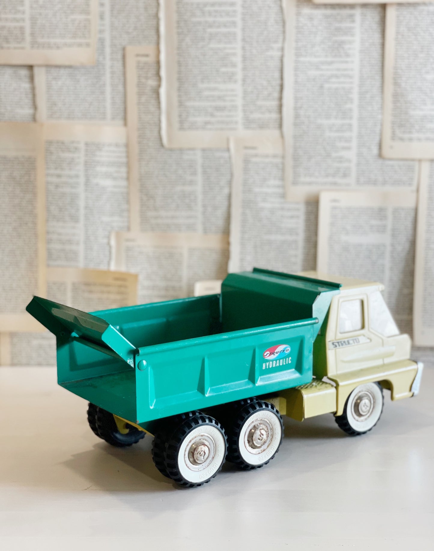Vintage Structo Dump Druck